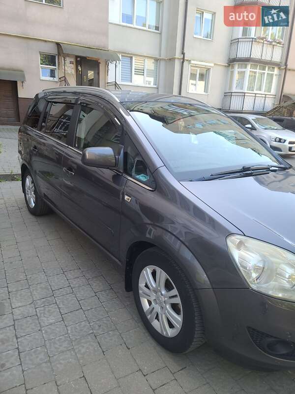 Минивэн Opel Zafira 2010 в Ивано-Франковске