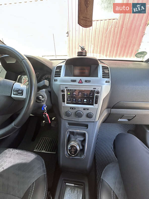 Минивэн Opel Zafira 2011 в Запорожье