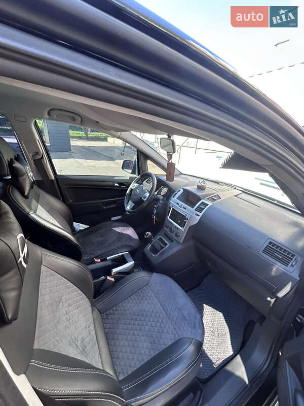 Минивэн Opel Zafira 2011 в Запорожье