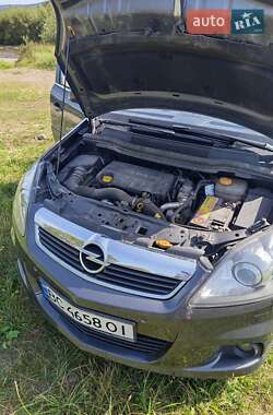 Минивэн Opel Zafira 2011 в 