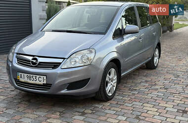 Минивэн Opel Zafira 2010 в Новом Буге
