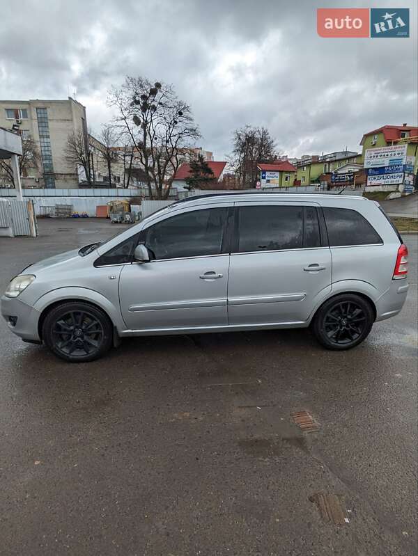 Минивэн Opel Zafira 2010 в Львове