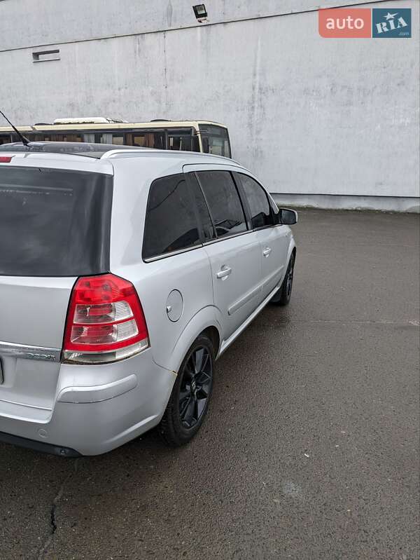 Минивэн Opel Zafira 2010 в Львове