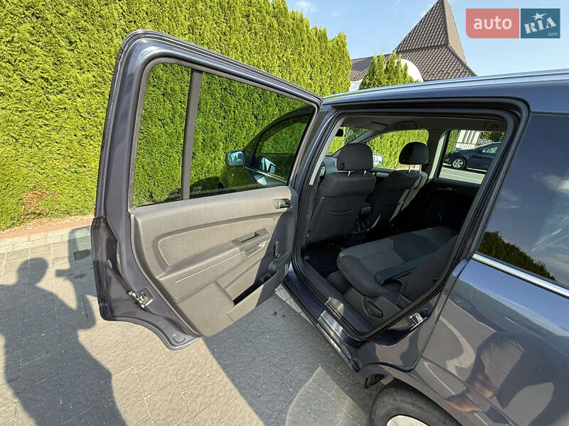 Мінівен Opel Zafira 2010 в Стрию