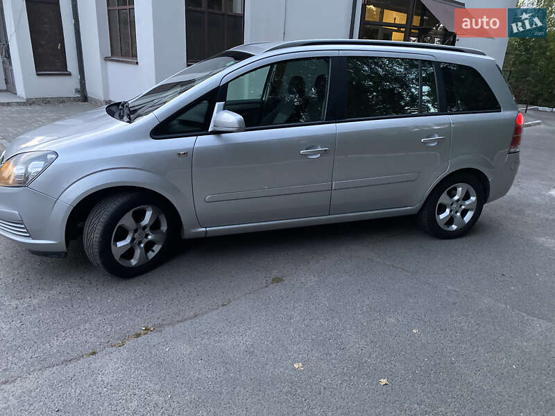 Минивэн Opel Zafira 2006 в Луцке