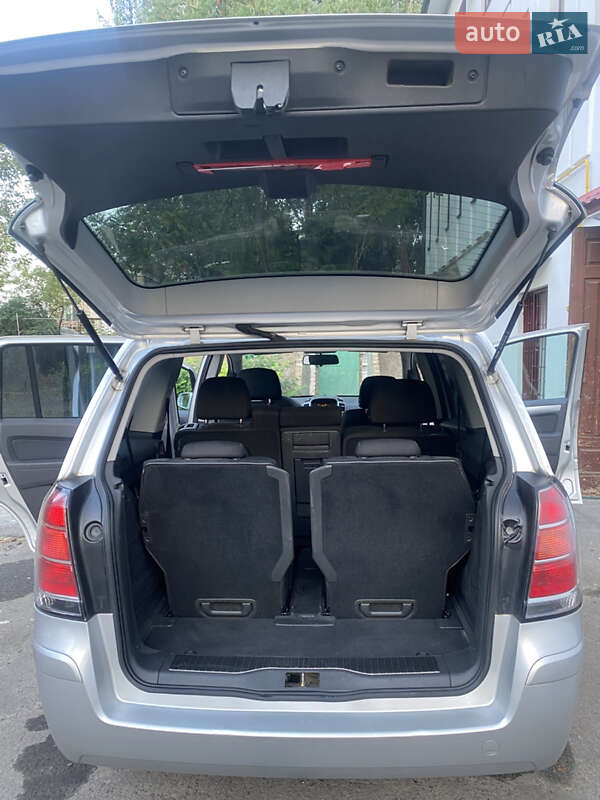 Минивэн Opel Zafira 2006 в Луцке