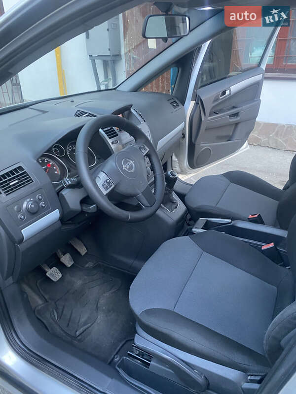 Минивэн Opel Zafira 2006 в Луцке