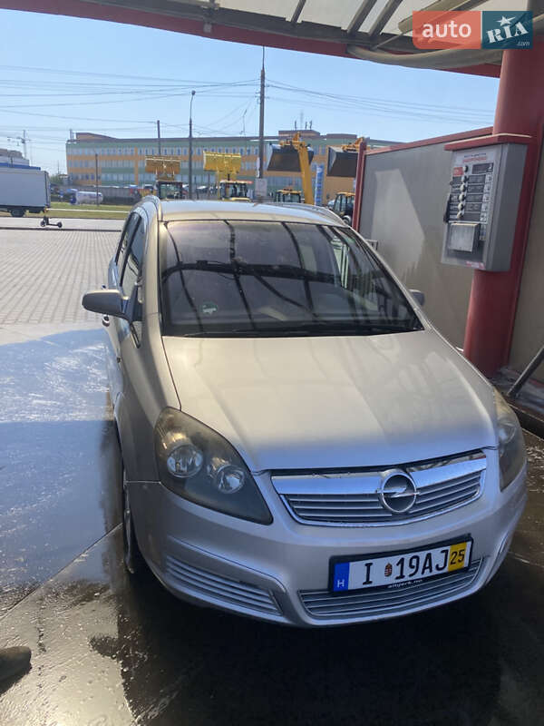 Минивэн Opel Zafira 2006 в Луцке