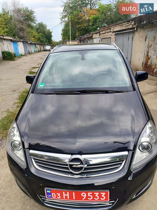 Минивэн Opel Zafira 2011 в Каменском
