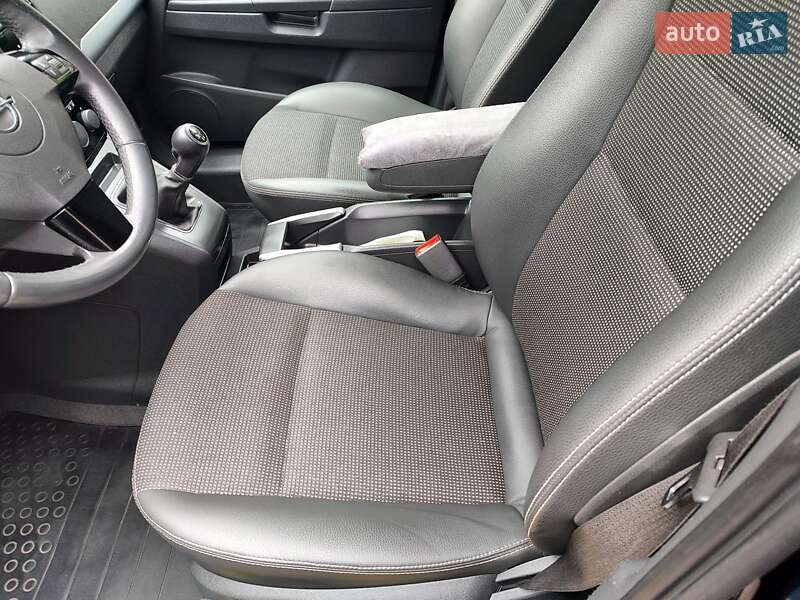Минивэн Opel Zafira 2011 в Каменском