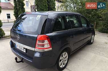 Минивэн Opel Zafira 2008 в 