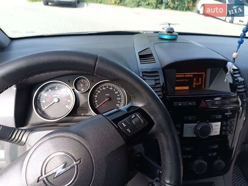 Минивэн Opel Zafira 2010 в Хмельницком