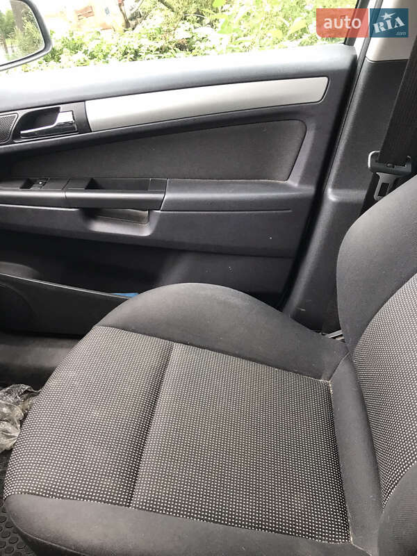 Мінівен Opel Zafira 2010 в Снятині
