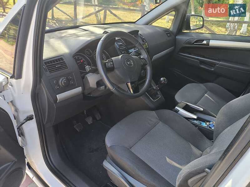 Минивэн Opel Zafira 2011 в Миргороде