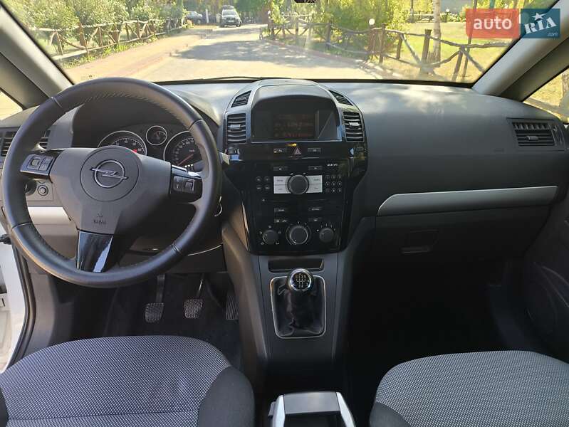 Минивэн Opel Zafira 2011 в Миргороде