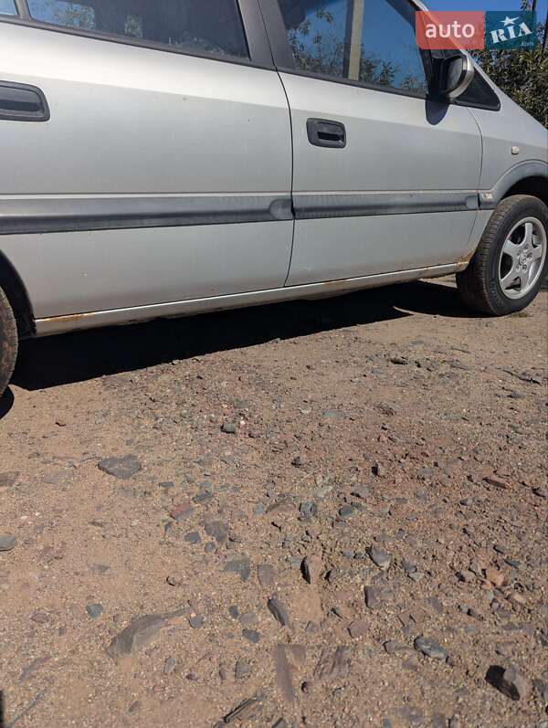 Мінівен Opel Zafira 2002 в Кривому Розі