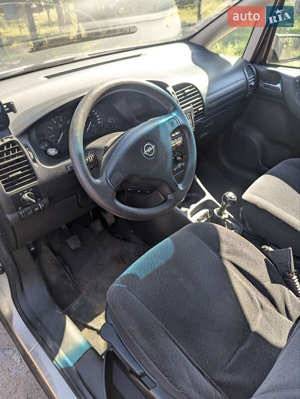 Мінівен Opel Zafira 2002 в Кривому Розі