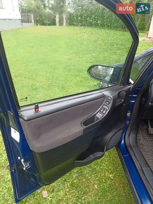 Минивэн Opel Zafira 2005 в Яворове