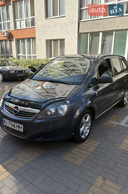 Минивэн Opel Zafira 2010 в 