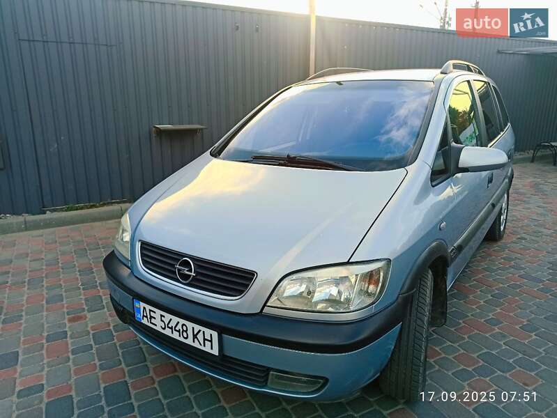 Минивэн Opel Zafira 2000 в Днепре