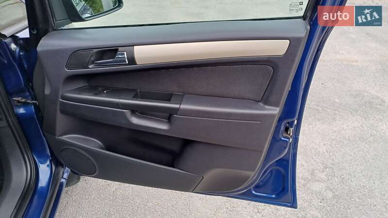 Мінівен Opel Zafira 2008 в Звягелі