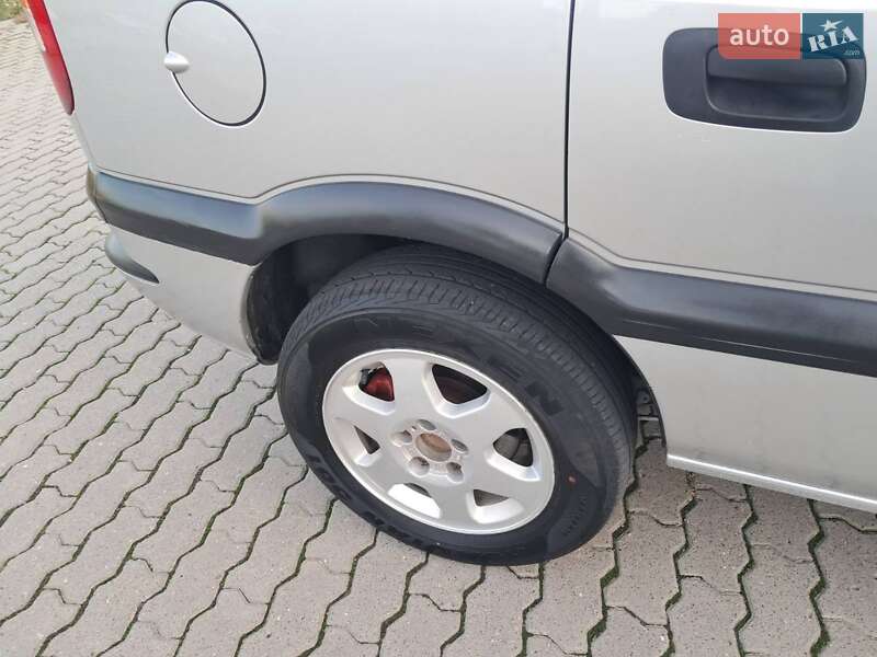 Минивэн Opel Zafira 2001 в Черновцах
