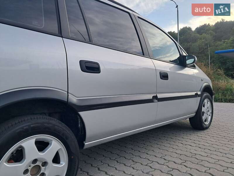 Минивэн Opel Zafira 2001 в Черновцах