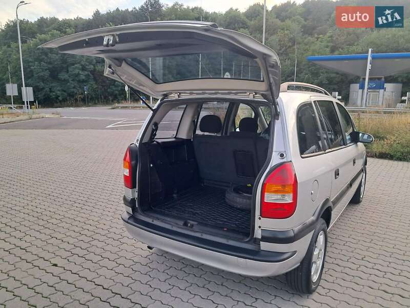 Минивэн Opel Zafira 2001 в Черновцах