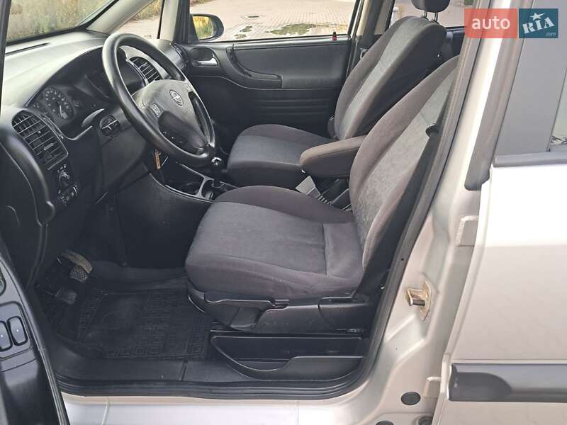 Минивэн Opel Zafira 2001 в Черновцах
