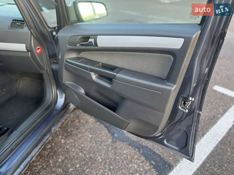 Минивэн Opel Zafira 2008 в Ровно