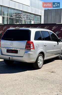 Минивэн Opel Zafira 2012 в 