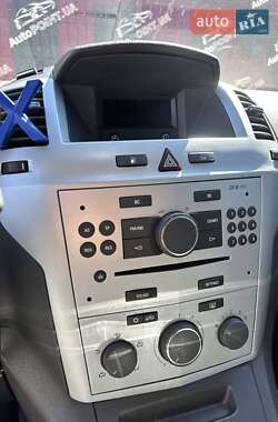 Минивэн Opel Zafira 2012 в 