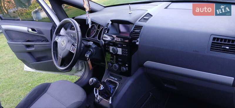 Мінівен Opel Zafira 2011 в Дрогобичі