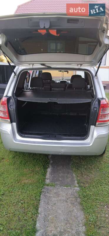 Мінівен Opel Zafira 2011 в Дрогобичі