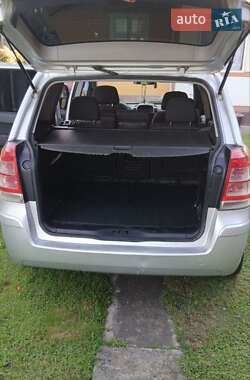 Минивэн Opel Zafira 2011 в 