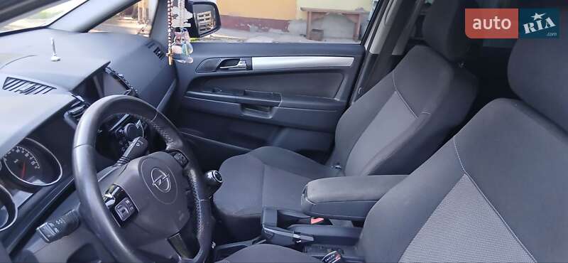 Мінівен Opel Zafira 2011 в Дрогобичі