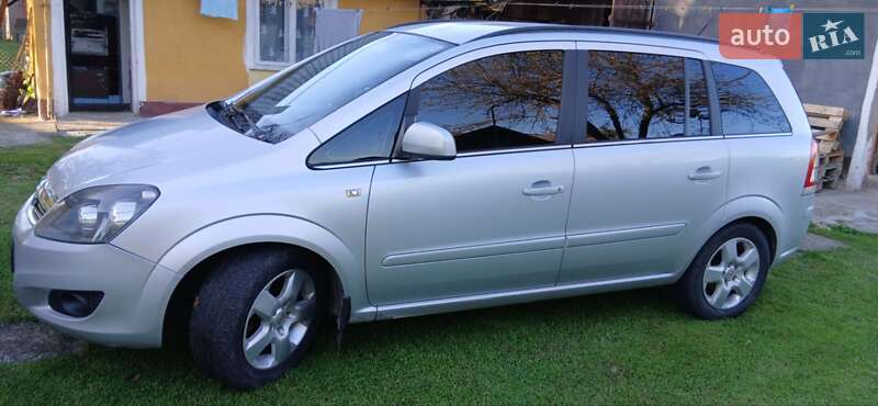Мінівен Opel Zafira 2011 в Дрогобичі