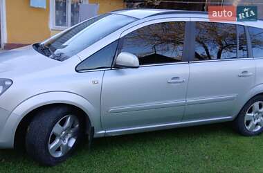 Минивэн Opel Zafira 2011 в 