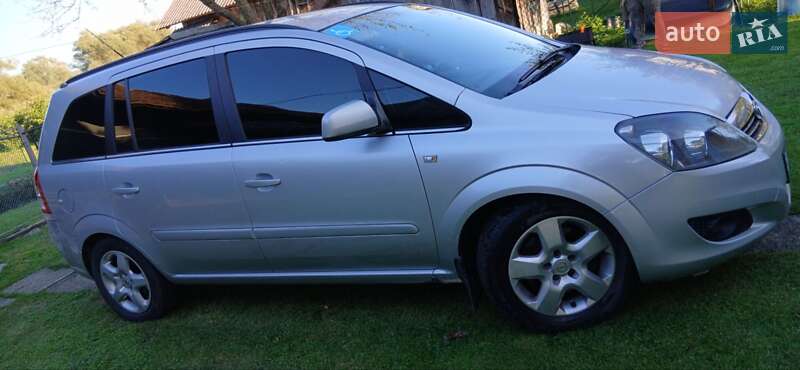 Мінівен Opel Zafira 2011 в Дрогобичі