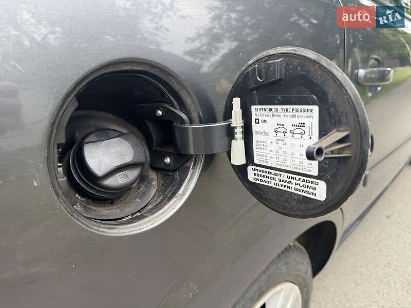 Минивэн Opel Zafira 2010 в Луцке