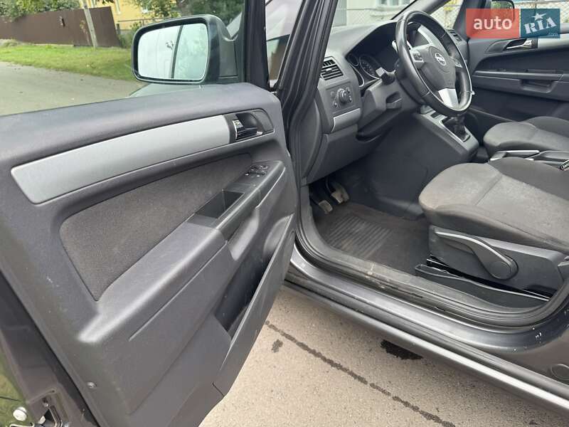 Минивэн Opel Zafira 2010 в Луцке