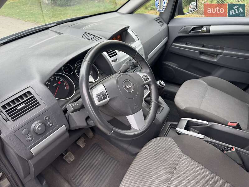 Минивэн Opel Zafira 2010 в Луцке