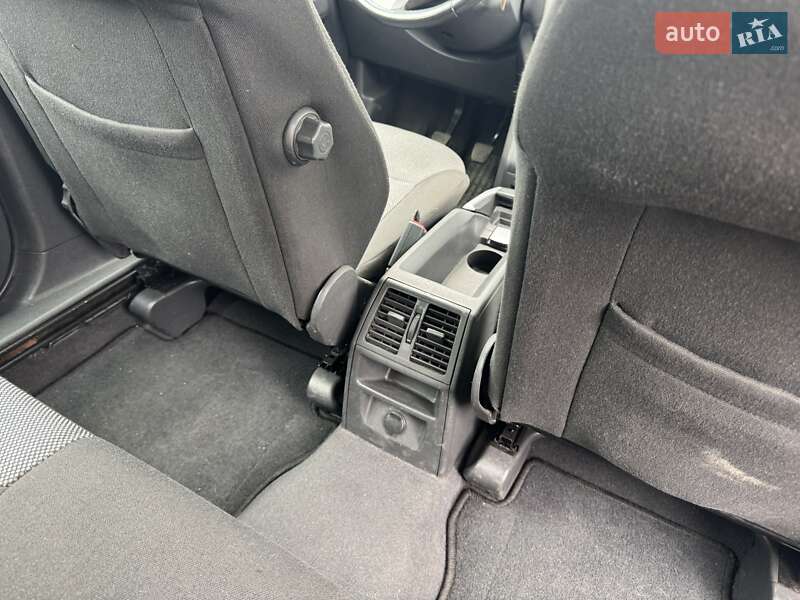 Минивэн Opel Zafira 2010 в Луцке