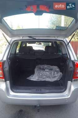 Минивэн Opel Zafira 2011 в 