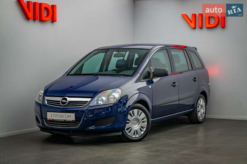 Минивэн Opel Zafira 2011 в 