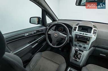 Минивэн Opel Zafira 2011 в 