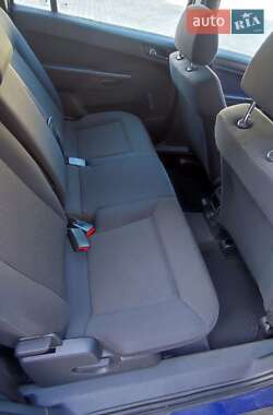 Минивэн Opel Zafira 2010 в 