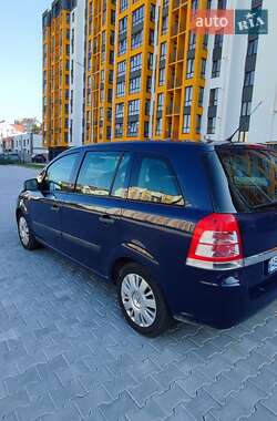 Минивэн Opel Zafira 2010 в 