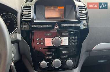 Минивэн Opel Zafira 2010 в 