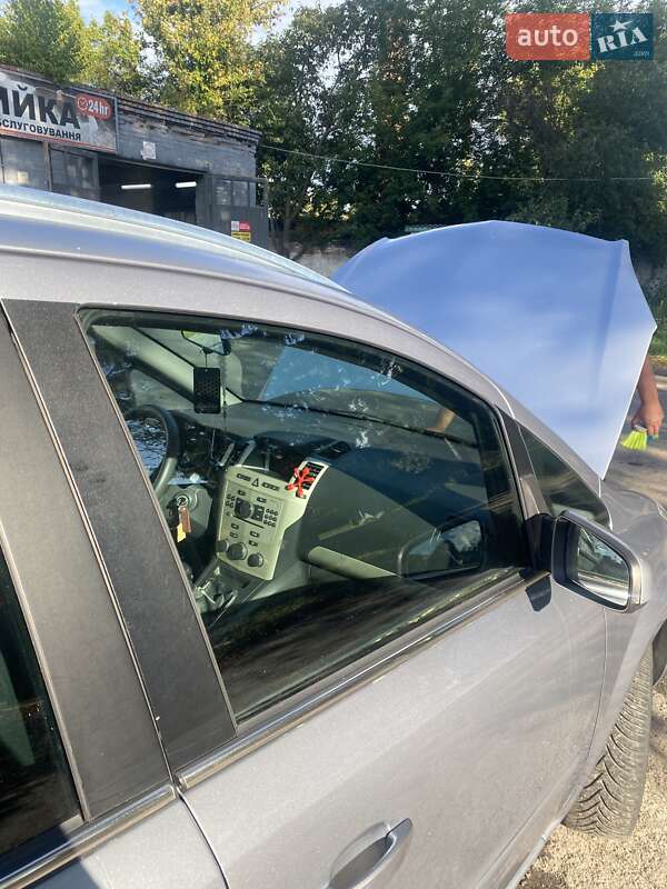 Мінівен Opel Zafira 2008 в Радомишлі